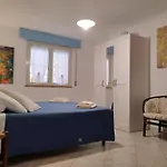 Apartment Artist's