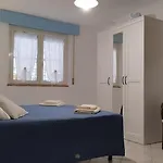 Apartment Artist's *