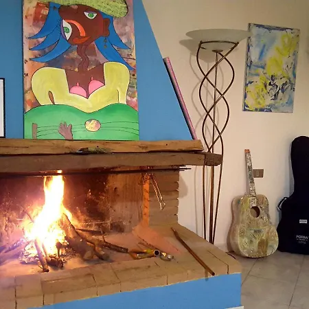 Apartment Artist's *