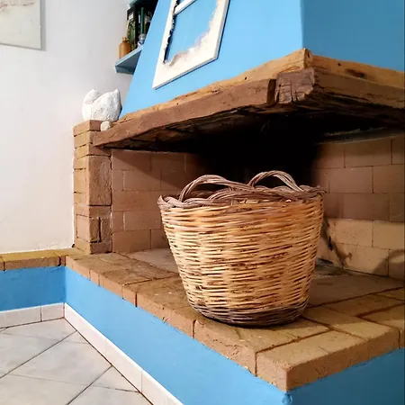 Apartment Artist's *