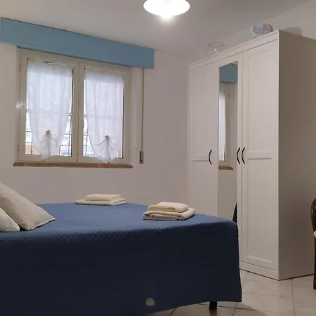 Apartment Artist's *